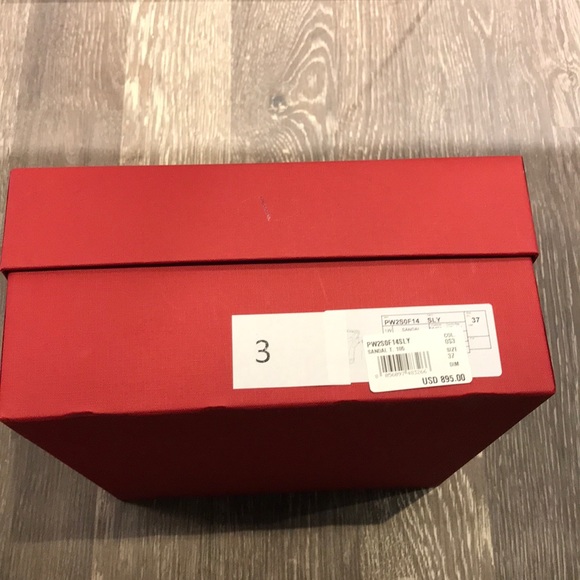 Valentino - Picture 3 of 5